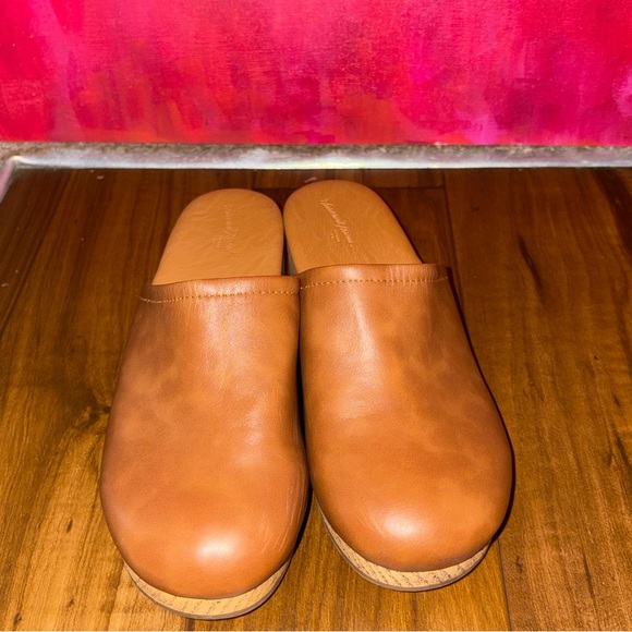 Universal Thread Brown Leather Clogs - Picture 9 of 9